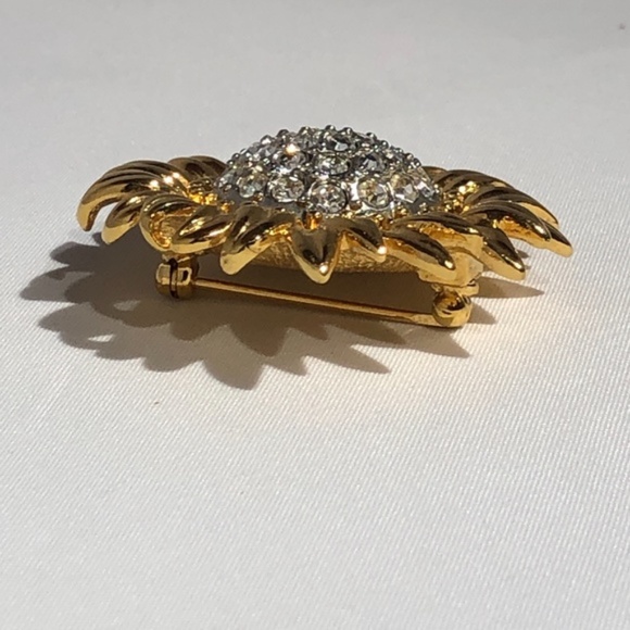 JOAN RIVERS GOLDEN SUNFLOWER BROOCH WITH PAVE CLEAR CRYSTAL CENTER - Picture 16 of 16